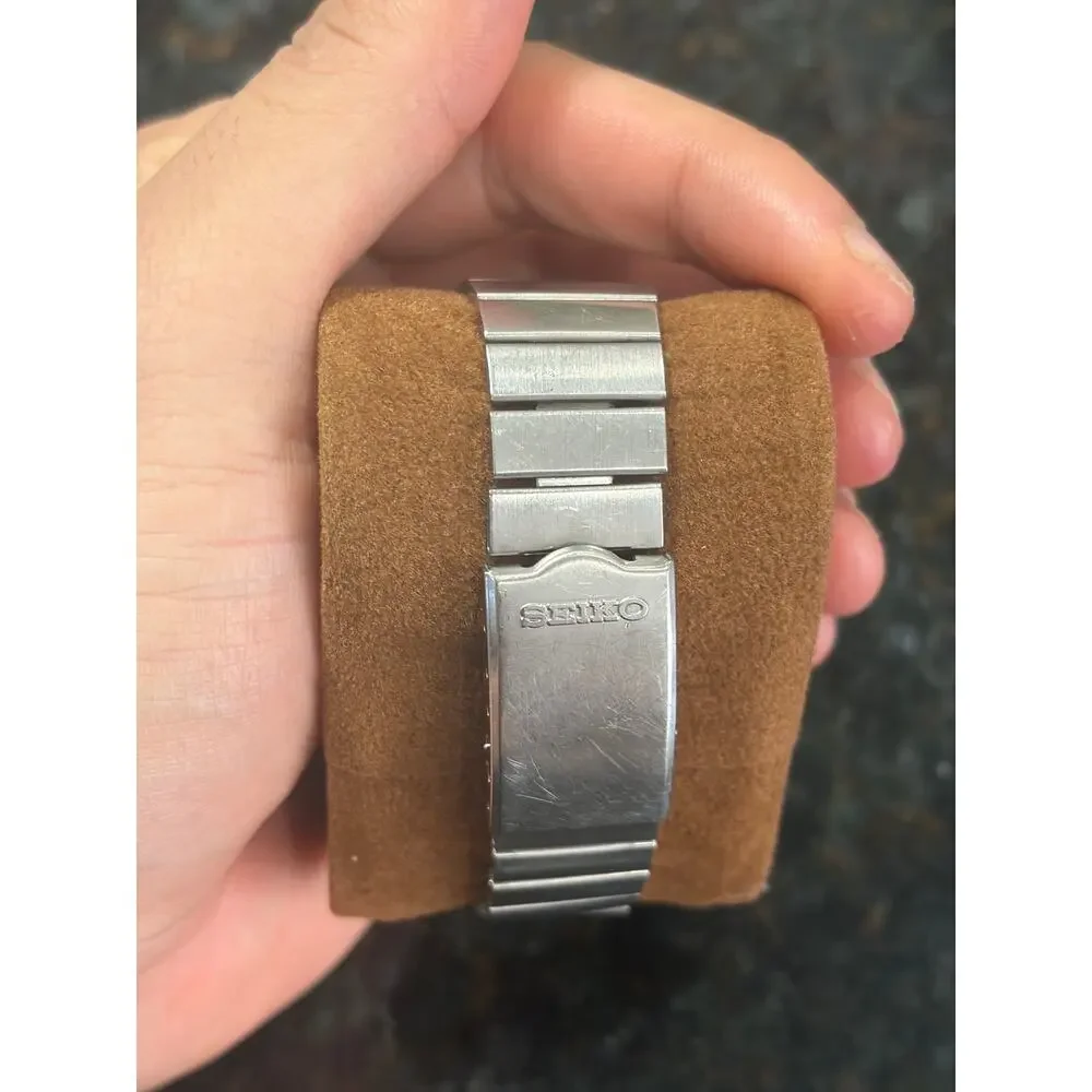 Vintage 70s Seiko 5 Automatic Mechanical Silver Dial Stainless Steel Bracelet